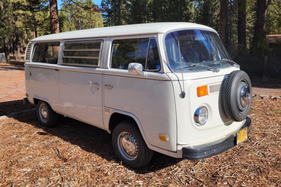 1974 Volkswagen Bay-Window Camper sold for $15,250