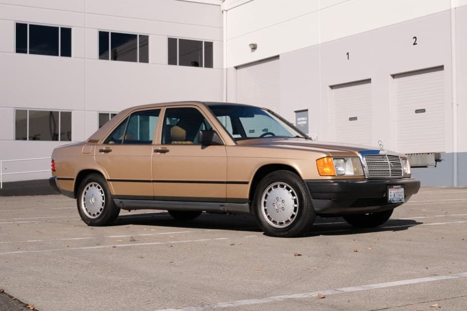 1986 Mercedes-Benz W201 190 sold for $2,700