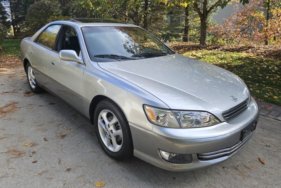 2001 Lexus ES sold for $10,000