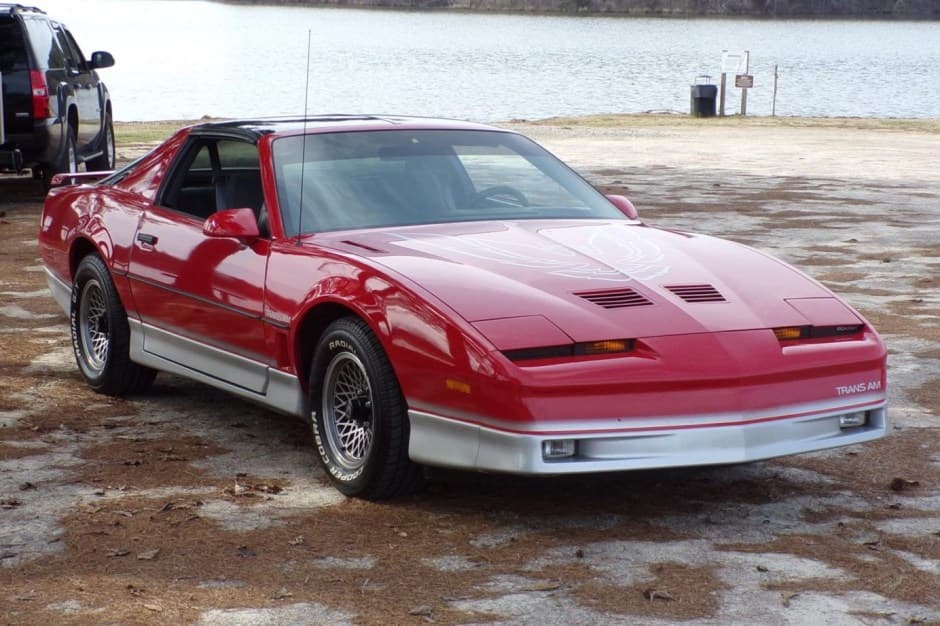 1985 Pontiac Firebird (1982-1992) sold for $13,250