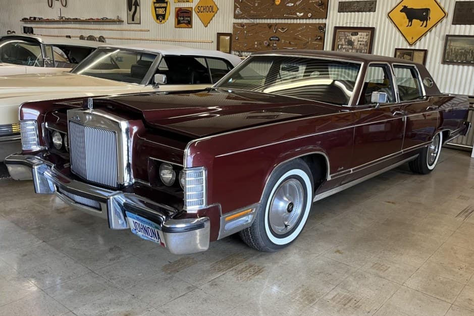 1979 Lincoln Town Car sold for $9,000