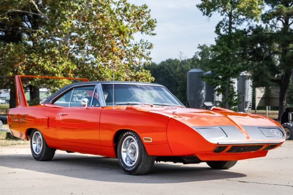 1970 Plymouth Superbird & Dodge Charger Daytona sold for $172,000