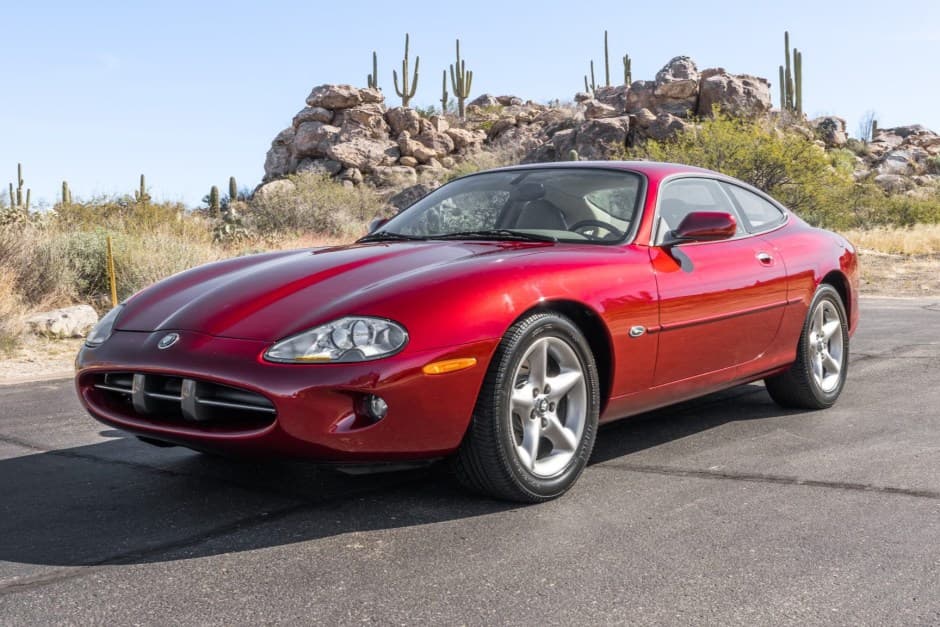 2000 Jaguar XK8 sold for $10,700