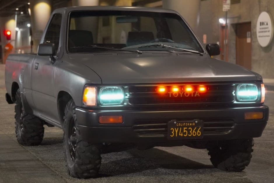 1989 Toyota Pickup (N80/90/100/110 1989-1997) sold for $6,000