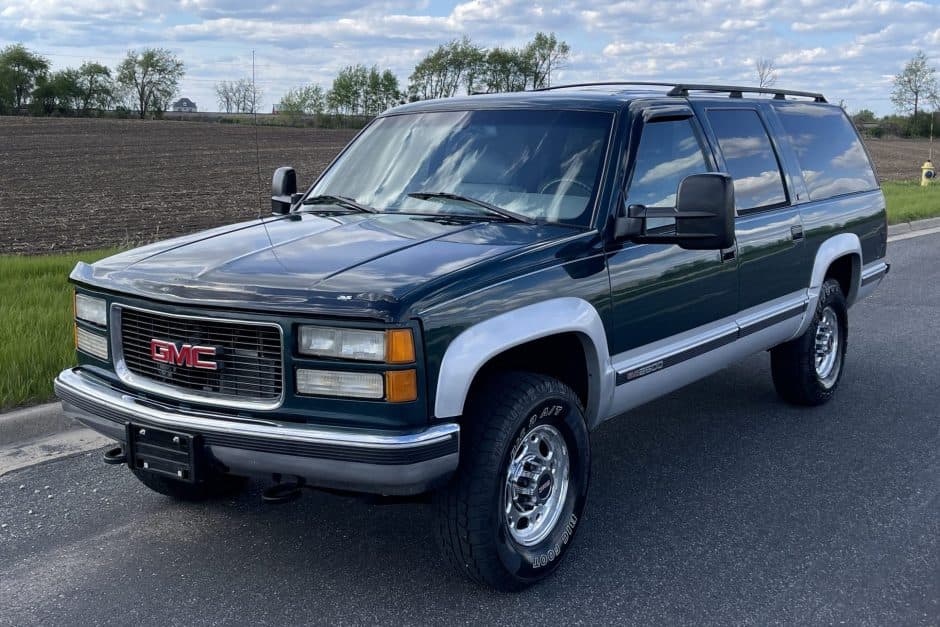 1996 GMC Suburban (GMT400 1992-1999) sold for $18,500