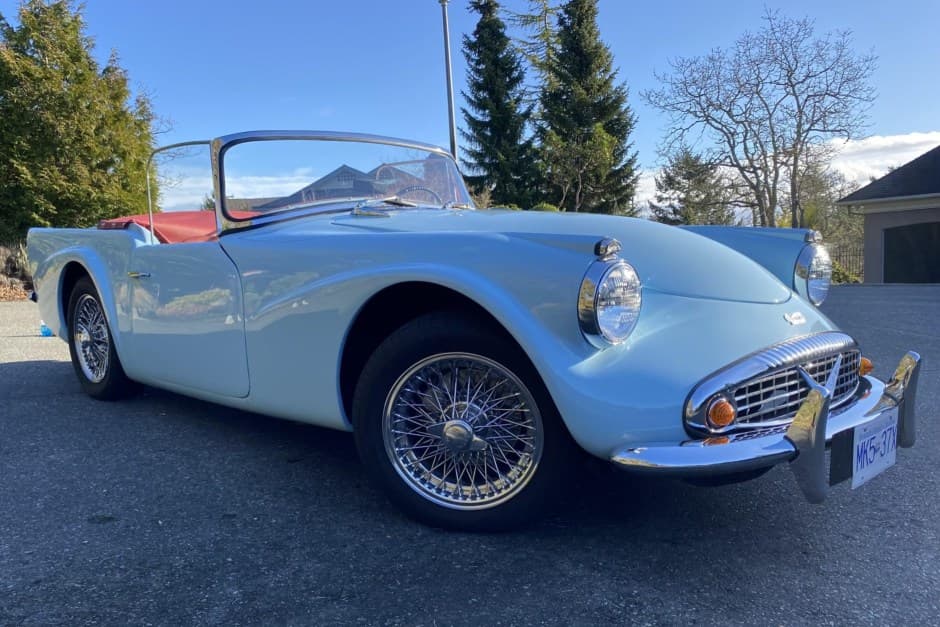 1961 Daimler SP250 sold for $40,250