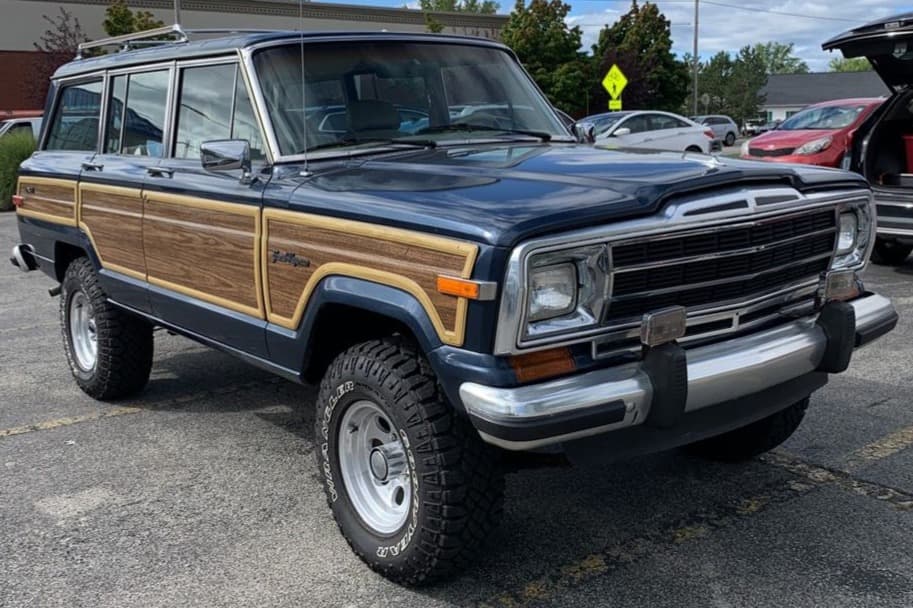 1989 Jeep SJ Grand Wagoneer sold for $23,000