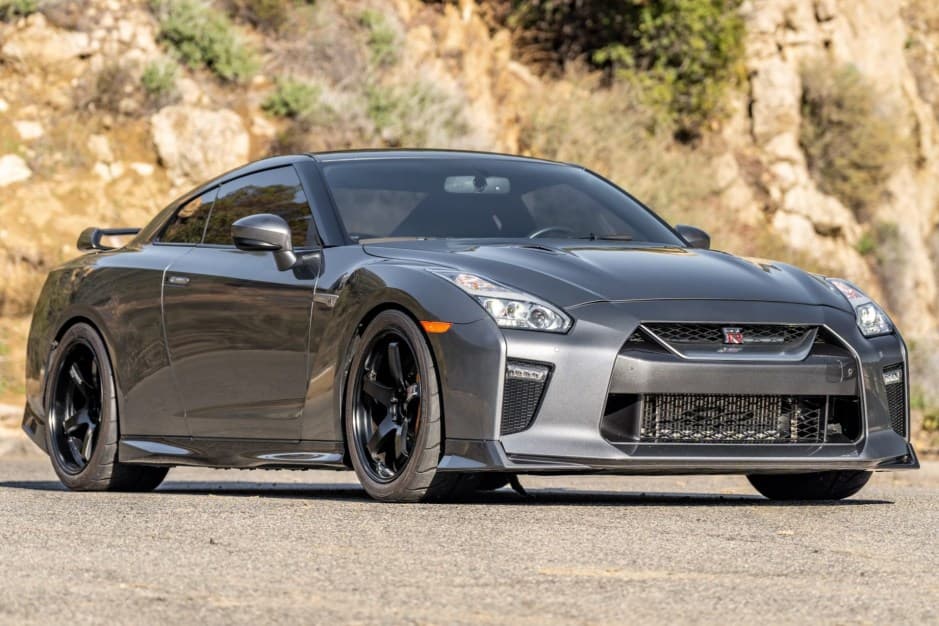 2017 Nissan GT-R R35 sold for $113,000