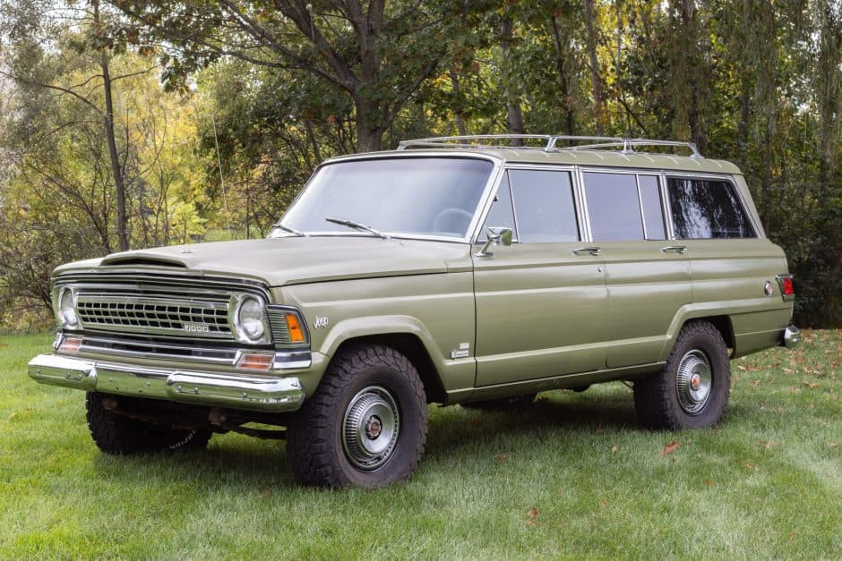 1971 Jeep SJ Wagoneer sold for $21,250
