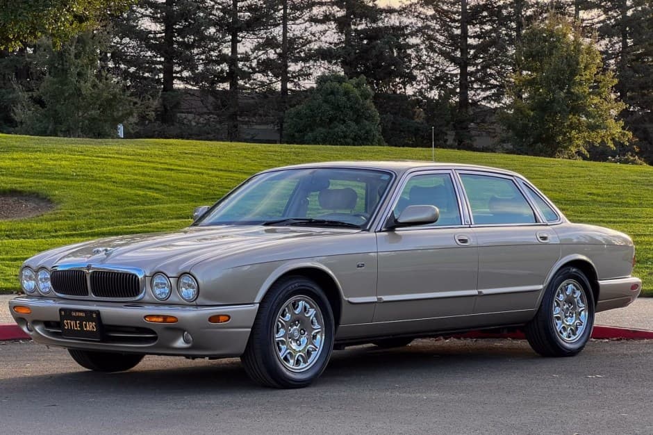 1998 Jaguar X308 XJ (1998-2003) sold for $7,100