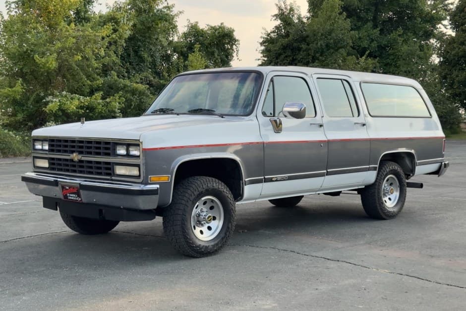 1989 Chevrolet Suburban (1973-1991) sold for $12,000