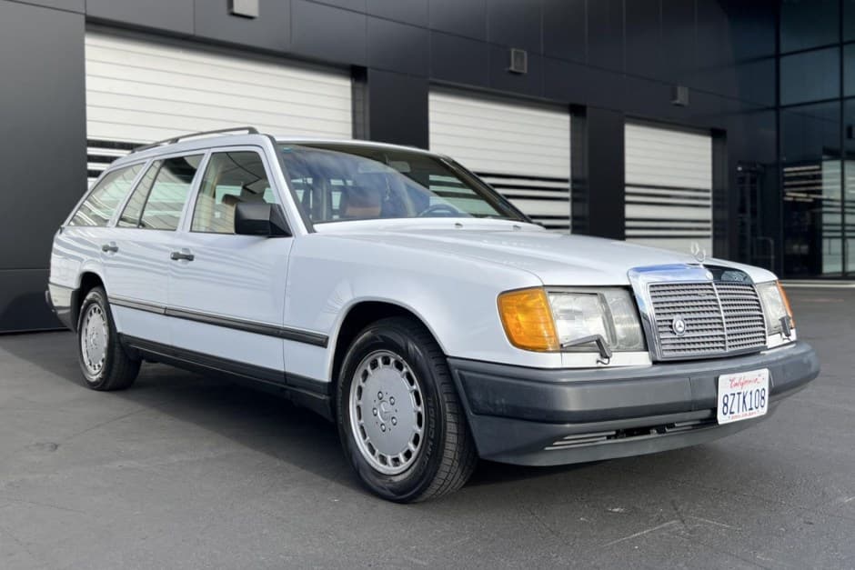 1988 Mercedes-Benz W124 E-Class sold for $6,000