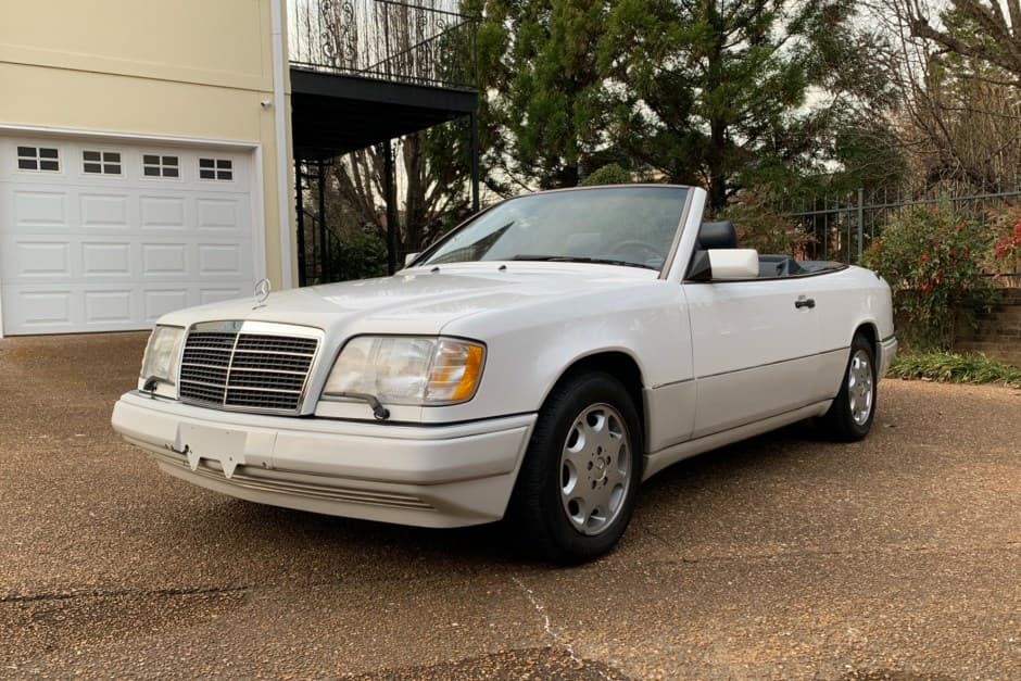 1994 Mercedes-Benz W124 E-Class sold for $8,000