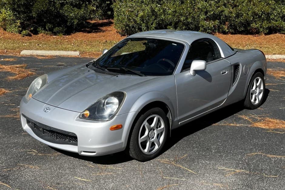 2002 Toyota W30 MR2 sold for $12,500
