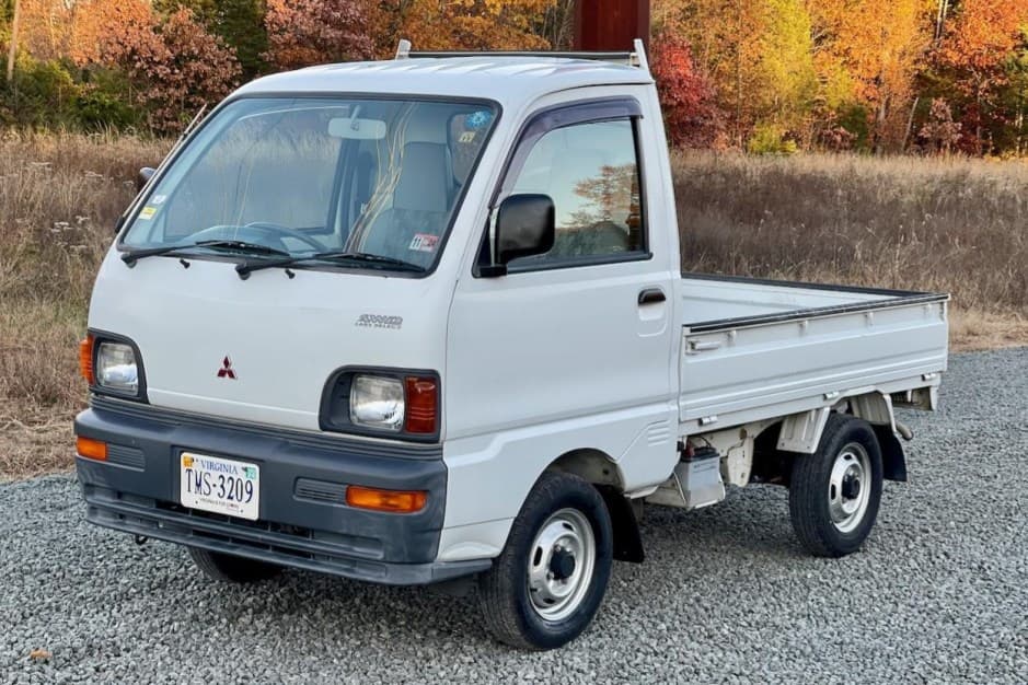 1998 Mitsubishi Minicab sold for $7,850