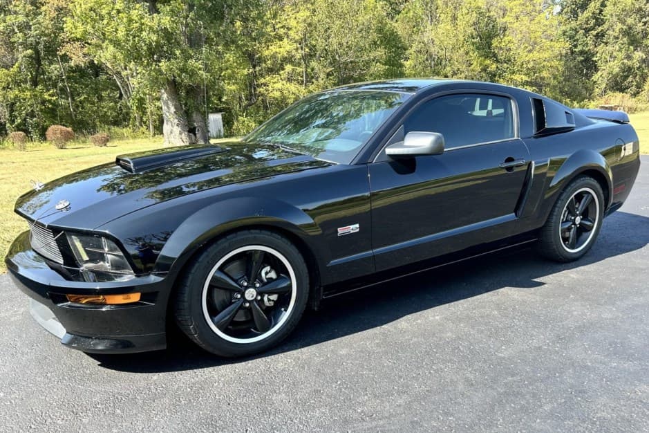 2007 Ford Mustang S197 2005-2014 sold for $14,250