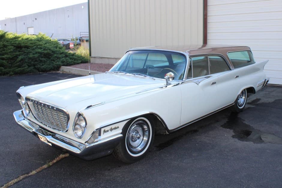 1961 Chrysler New Yorker sold for $41,000