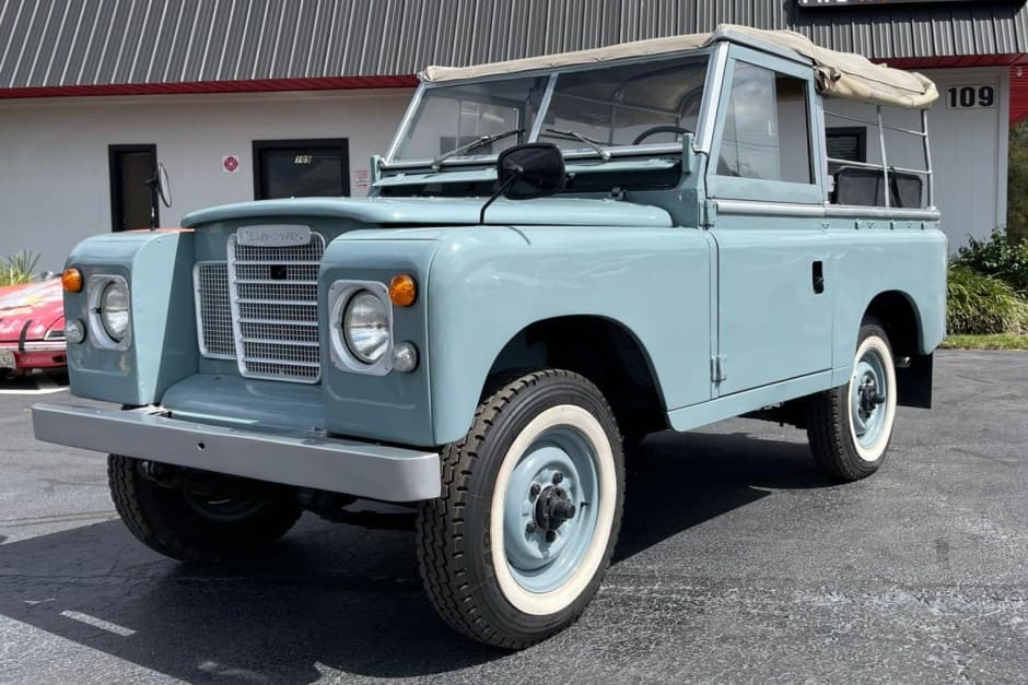 1977 Land Rover Series 88 sold for $17,000