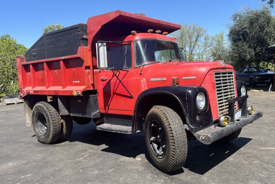 1972 International Harvester Loadstar sold for $3,500