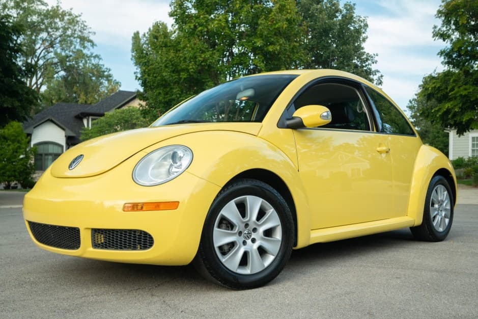 2008 Volkswagen New Beetle (1998-2010) sold for $11,525
