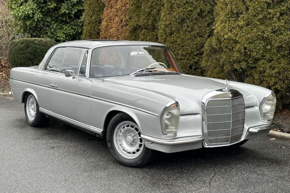 1964 Mercedes-Benz W112 sold for $112,000