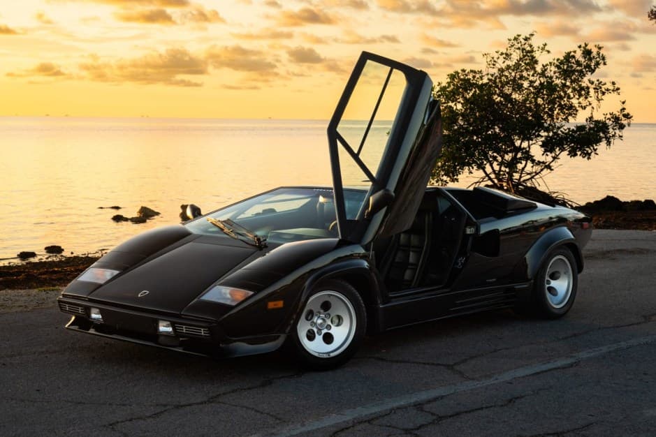 1988 Lamborghini Countach sold for $520,880