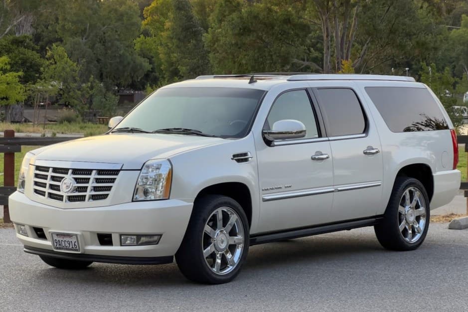 2010 Cadillac Escalade & EXT GMT900 (2007-2014) sold for $30,000