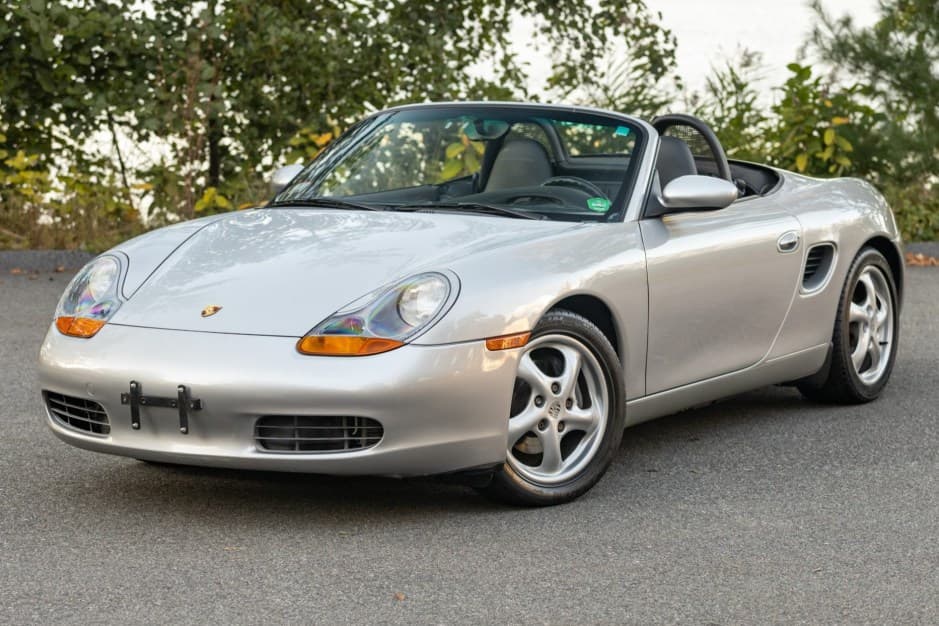 1999 Porsche 986 Boxster sold for $9,350