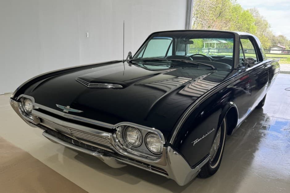 1961 Ford Thunderbird (1961-1963) sold for $15,500