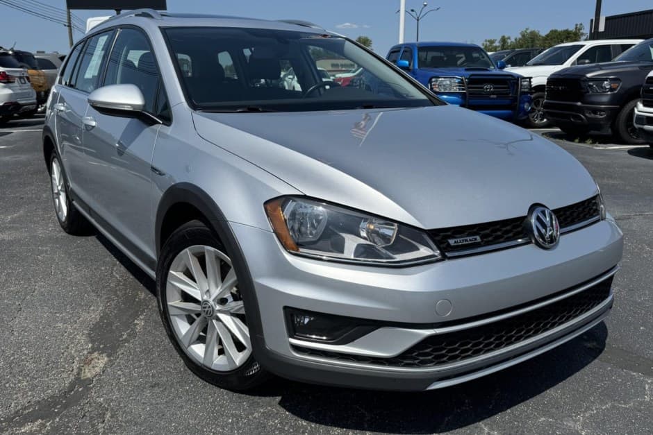 2017 Volkswagen Golf & Rabbit sold for $16,500