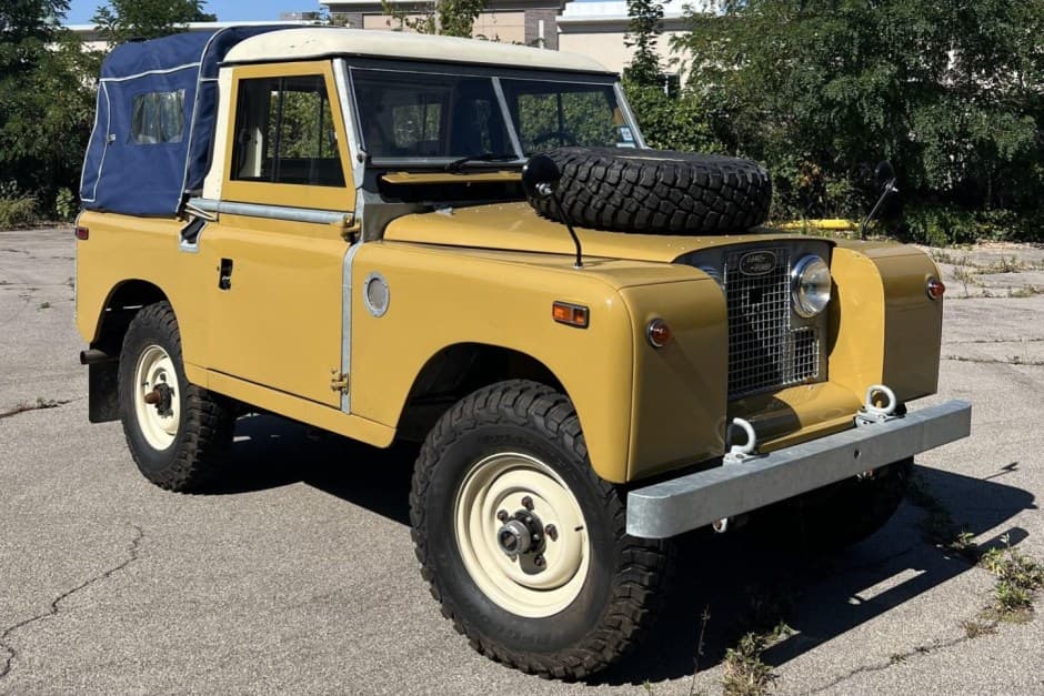 1971 Land Rover Series 88 sold for $35,500