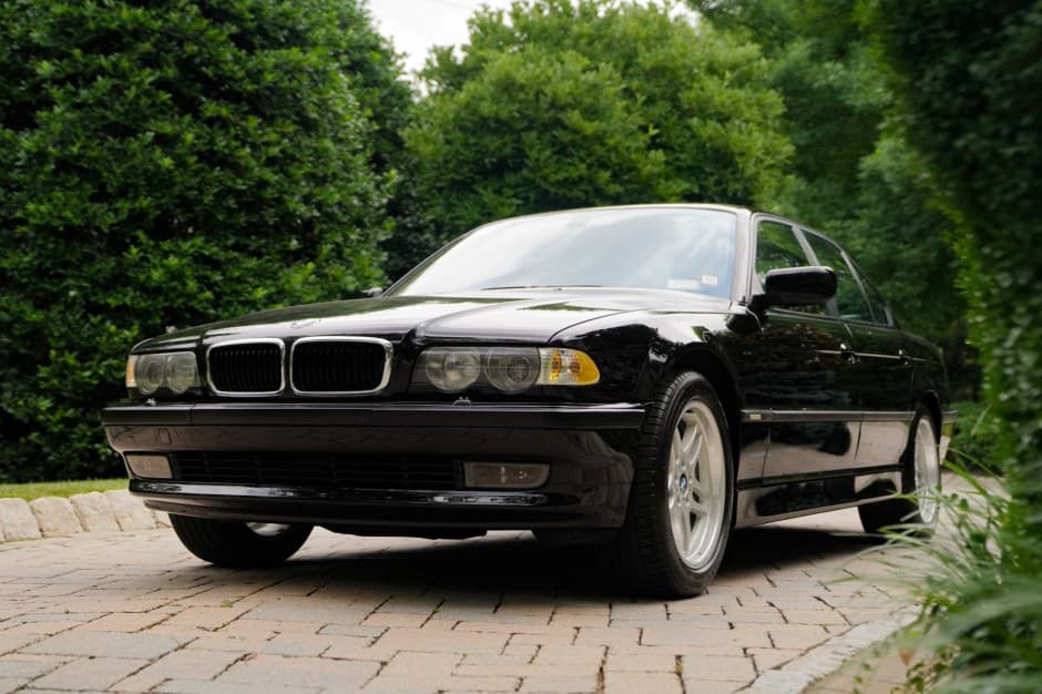 2001 BMW E38 7-Series sold for $11,000
