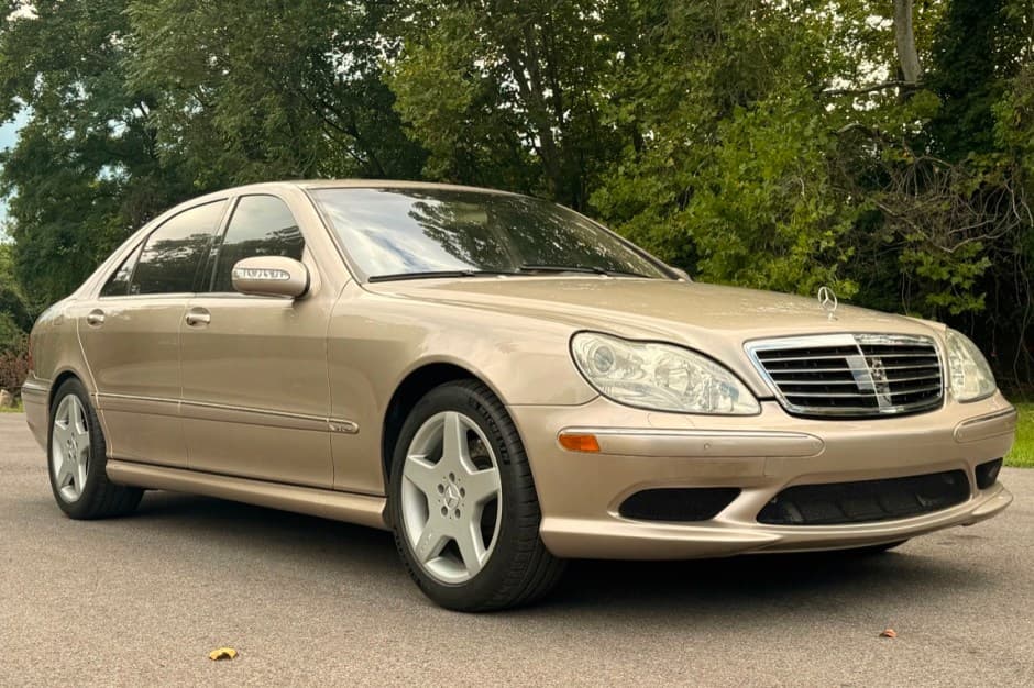 2003 Mercedes-Benz W220 S-Class sold for $11,000