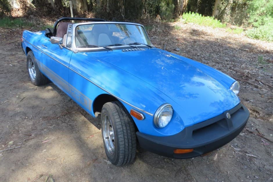 1977 MG MGB sold for $2,100
