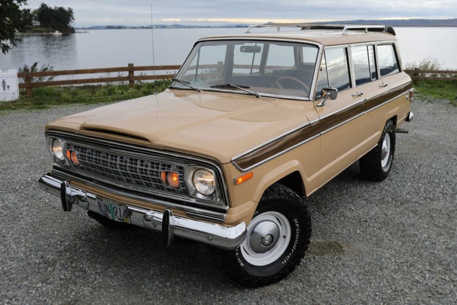 1976 Jeep SJ Wagoneer sold for $35,750