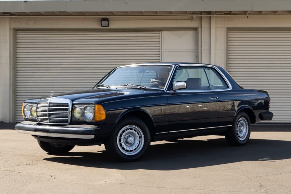 1984 Mercedes-Benz W123 sold for $20,250