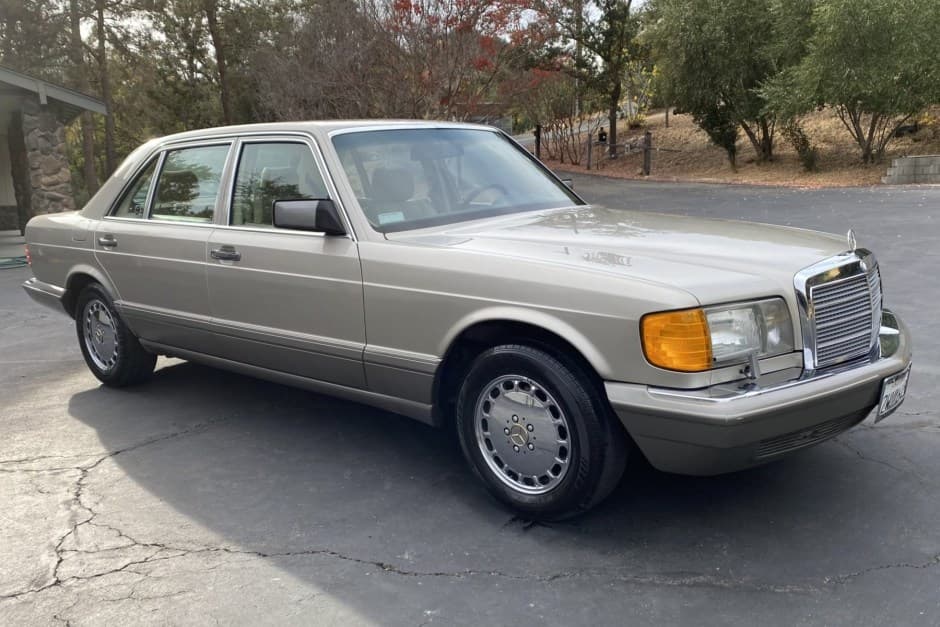 1991 Mercedes-Benz W126 S-Class sold for $17,250