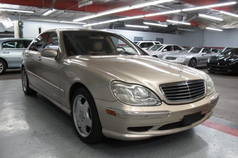 2001 Mercedes-Benz W220 S-Class sold for $7,500