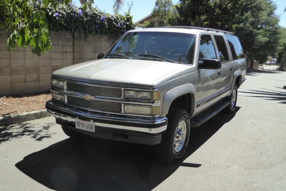 1999 Chevrolet Suburban (GMT400 1992-1999) sold for $5,500