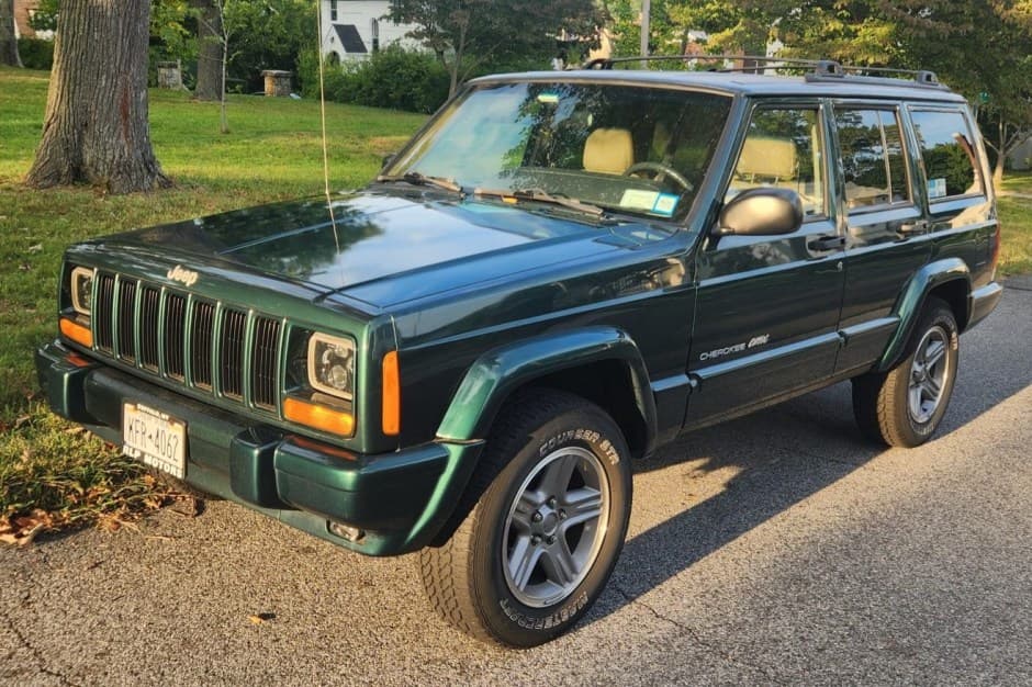 2000 Jeep XJ Cherokee sold for $11,000