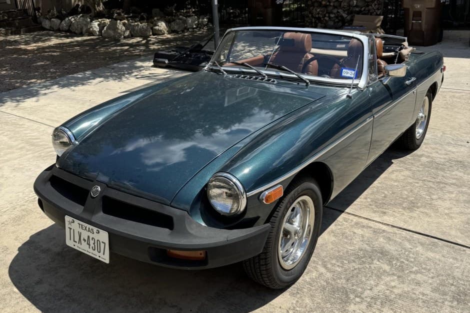 1977 MG MGB sold for $5,100
