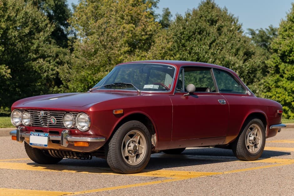 1974 Alfa Romeo 105/115 Series Coupe sold for $35,000