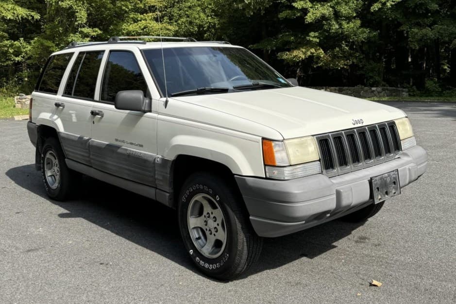 1996 Jeep ZJ Grand Cherokee sold for $5,200