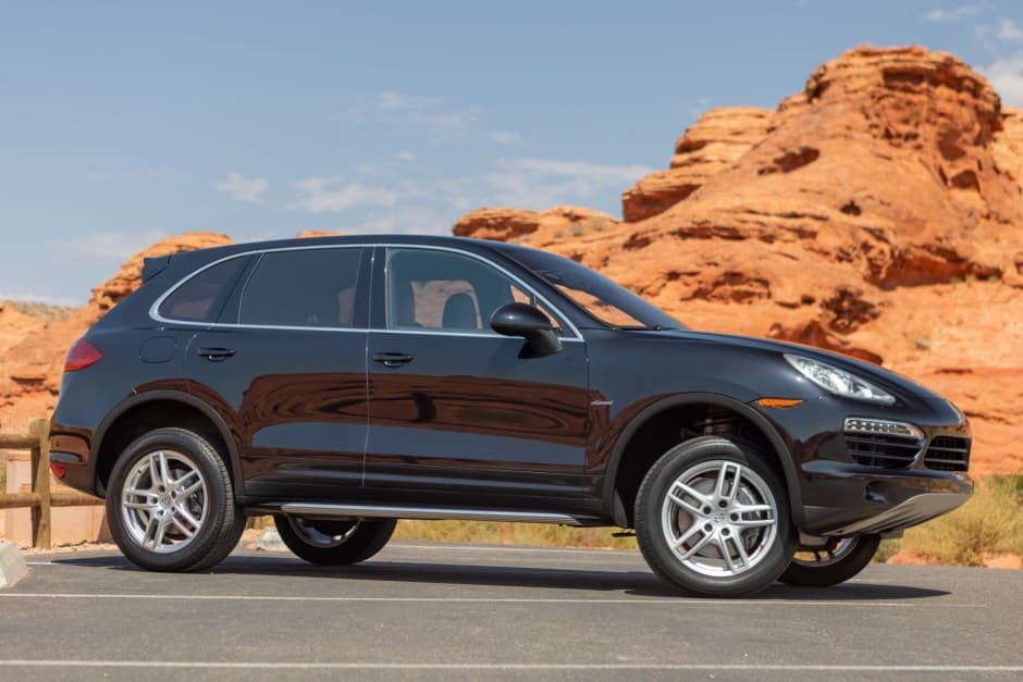 2014 Porsche 958 Cayenne (2011-2018) sold for $15,600