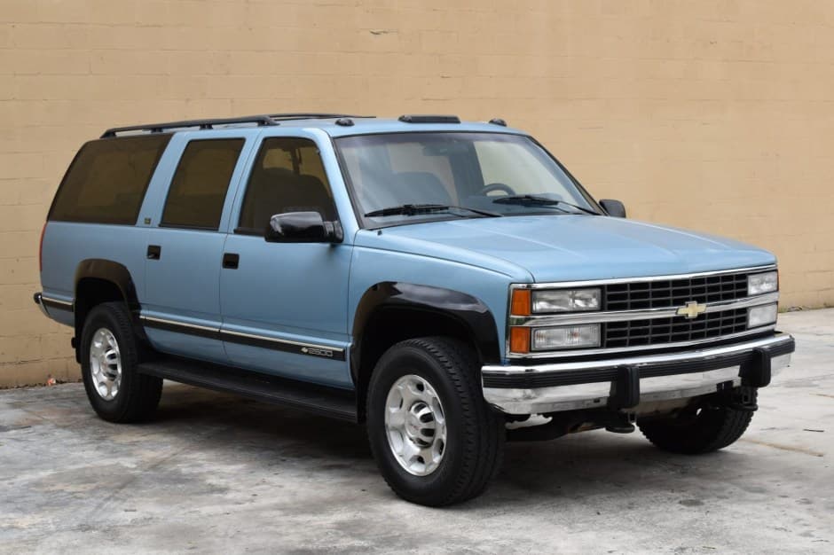1992 Chevrolet Suburban (GMT400 1992-1999) sold for $12,000