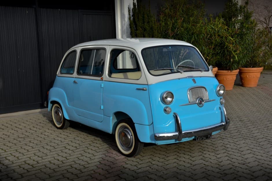1963 Fiat 600 Multipla sold for $25,250