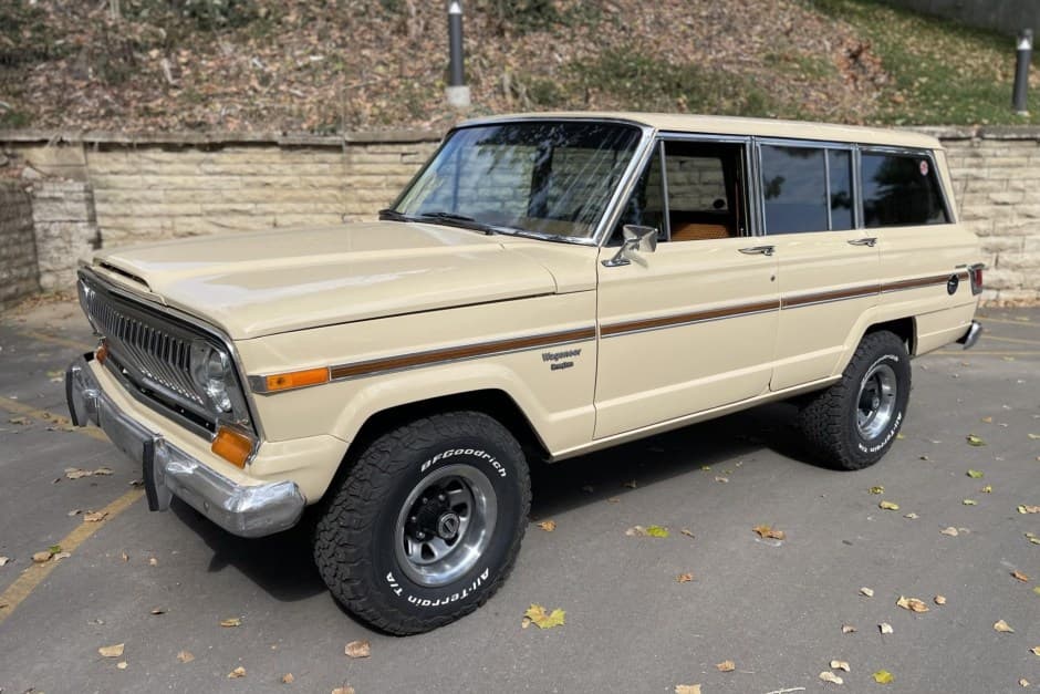 1983 Jeep SJ Wagoneer sold for $18,500