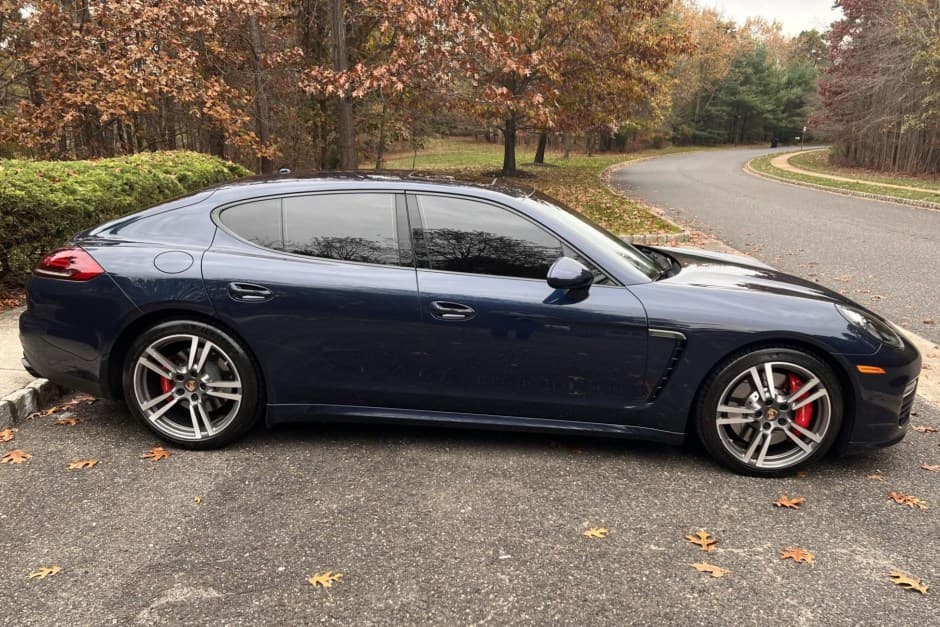 2014 Porsche Panamera sold for $35,800