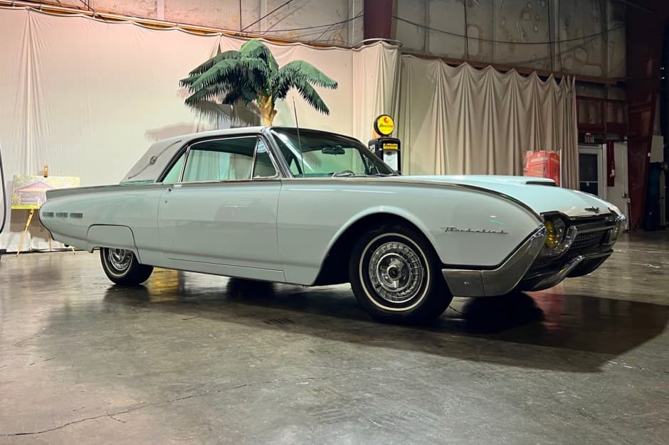 1962 Ford Thunderbird (1961-1963) sold for $8,500