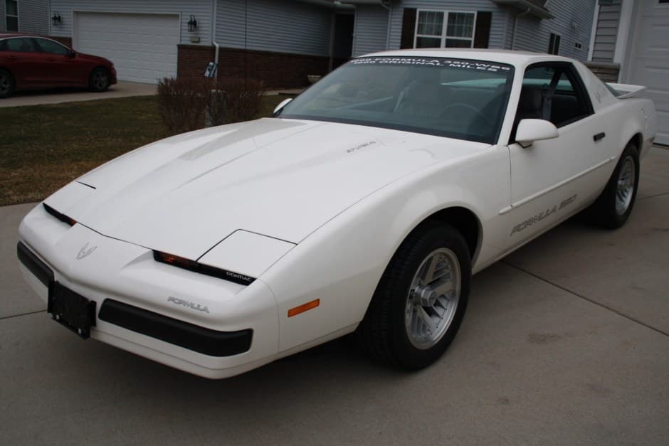 1990 Pontiac Firebird (1982-1992) sold for $28,100